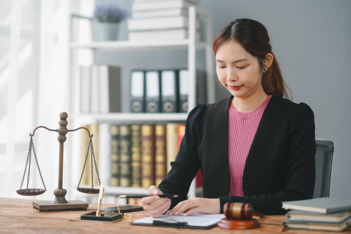 Droits des héritiers face aux dettes de la succession : comment les protéger et les gérer
